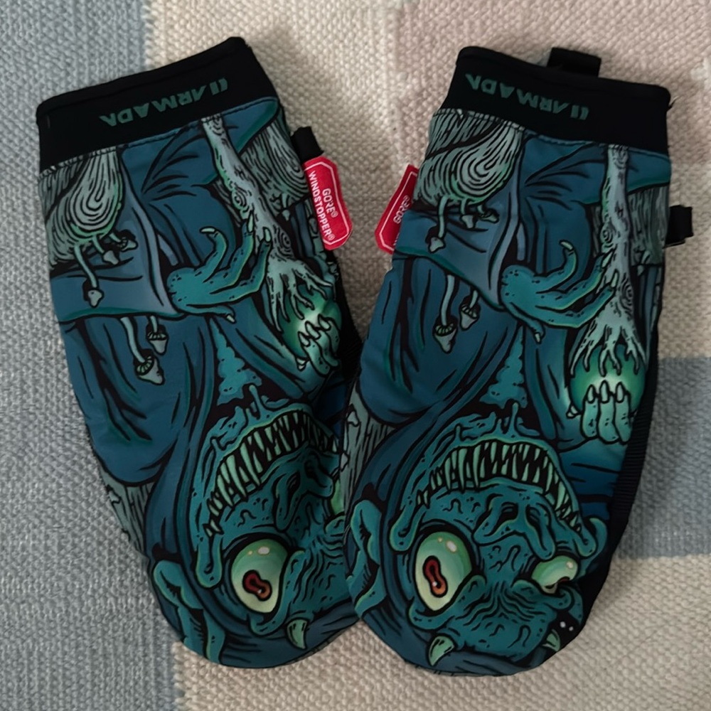 Armada Monster Mittens